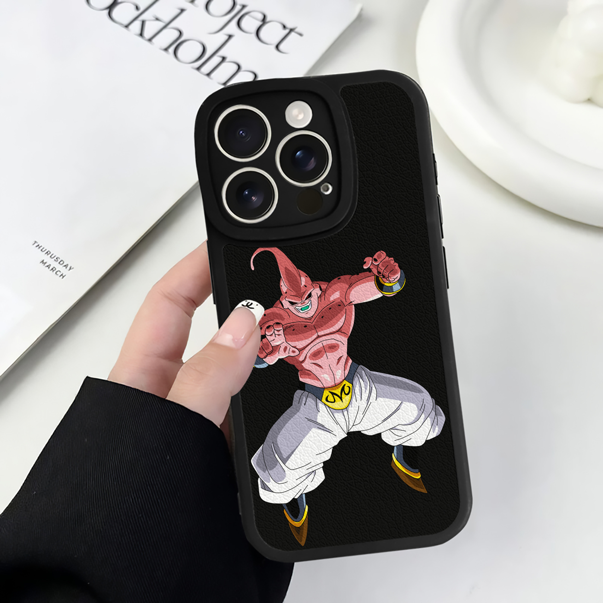 （画像用） ドラゴンボール 魔人ブウ DRAGON BALL Majin Buu 【iPhone 16シリーズ対応】シリコンスマホケース（レザー調） 材質：シリコン